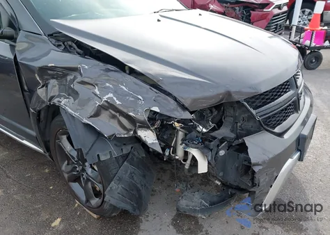 2018 Dodge Journey Crossroad z USA, uszkodzony, nr VIN 3C4PDCGG8JT475679